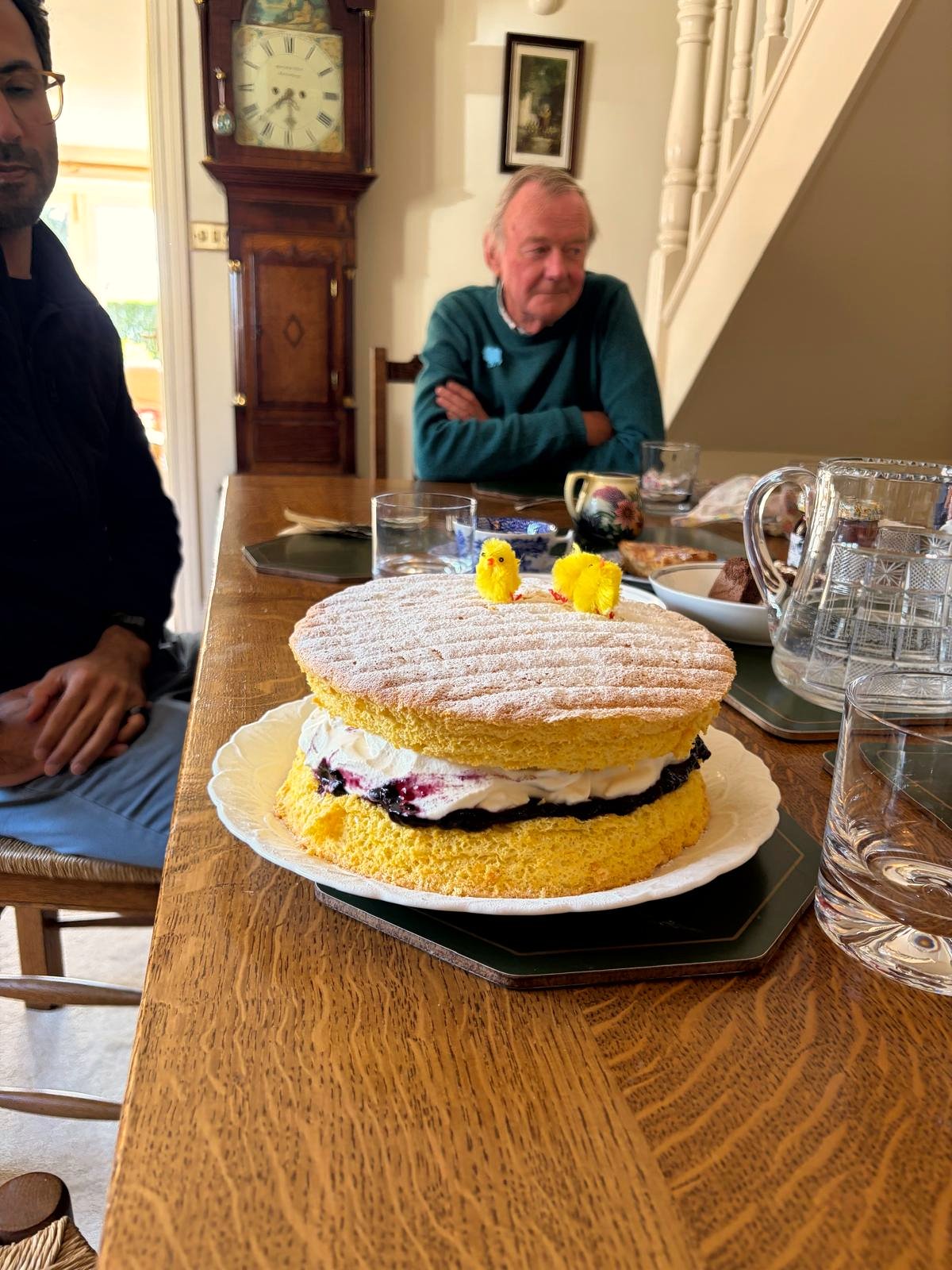 Blackberry genoise on the table — Easter family lunch